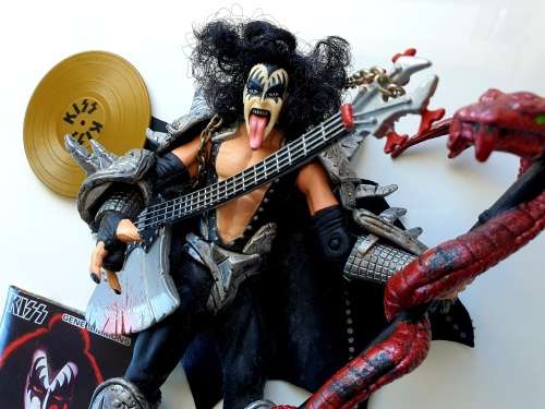 TOP COLLECTORS ***KISS*** GENE SIMMONS FIGURURINE 18CM -  ORIGINAL TODD MCFARLANE TOY